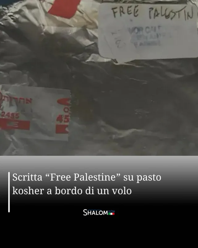 È rimasto scioccato Salvador Auday, passeggero ebreo a bordo di un volo Iberia da Buenos Aires a Madrid, nel leggere la scritta “Free Palestine” sulla confezione del suo pasto kosher.
Come riportano Ynet e altri media israeliani, a denunciare l’episodio su un post di X la Delegazione delle associazioni israelitiche argentine (DAIA). Secondo l’organizzazione anche altre persone hanno ricevuto vassoi contrassegnati con le iniziali “FP”.
L’accaduto ha suscitato la forte condanna da parte di DAIA, che ha chiesto a Iberia Airlines di dare una spiegazione e di prendere provvedimenti in merito all’incidente.
Un’altra compagnia aerea spagnola, Vueling Airlines, si trova ad affrontare accuse di discriminazione. Nelle scorse settimane una cinquantina di adolescenti ebrei francesi, di ritorno da un campo estivo, sono stati costretti a scendere da un aereo dell’azienda spagnola, dopo aver cantato in ebraico.
Leggi l’articolo completo su shalom.it
.
.
#antisemitismo #vueling #iberia