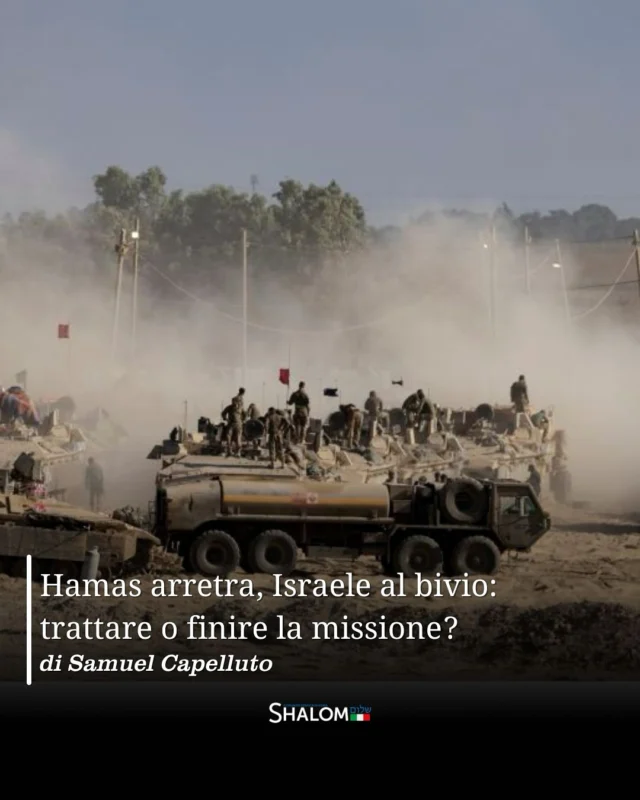 Hamas avrebbe trasmesso una risposta positiva ai mediatori Egitto e Qatar riguardo a una bozza di accordo simile alla cosiddetta “proposta Witkoff”, secondo quanto riferito da fonti arabe. Israele, che ha ricevuto la risposta solo successivamente, non ha ancora preso una posizione ufficiale, ma secondo fonti egiziane fornirà una risposta entro Shabbat.
L’accordo, secondo fonti arabe citate da Al-Mayadeen, includerebbe:
• cessate il fuoco di 60 giorni;
• il ritiro delle forze israeliane per mille metri da alcune aree del nord e dell’est della Striscia di Gaza (eccetto Shuja’iyya e Beit Lahia);
• il rilascio di 10 ostaggi israeliani vivi in cambio di 200 prigionieri palestinesi, tra cui detenuti condannati all’ergastolo;
• la fornitura di aiuti umanitari (carburante, elettricità, attrezzature per ospedali);
• una revisione congiunta delle mappe relative alla presenza militare dell’IDF nella Striscia.