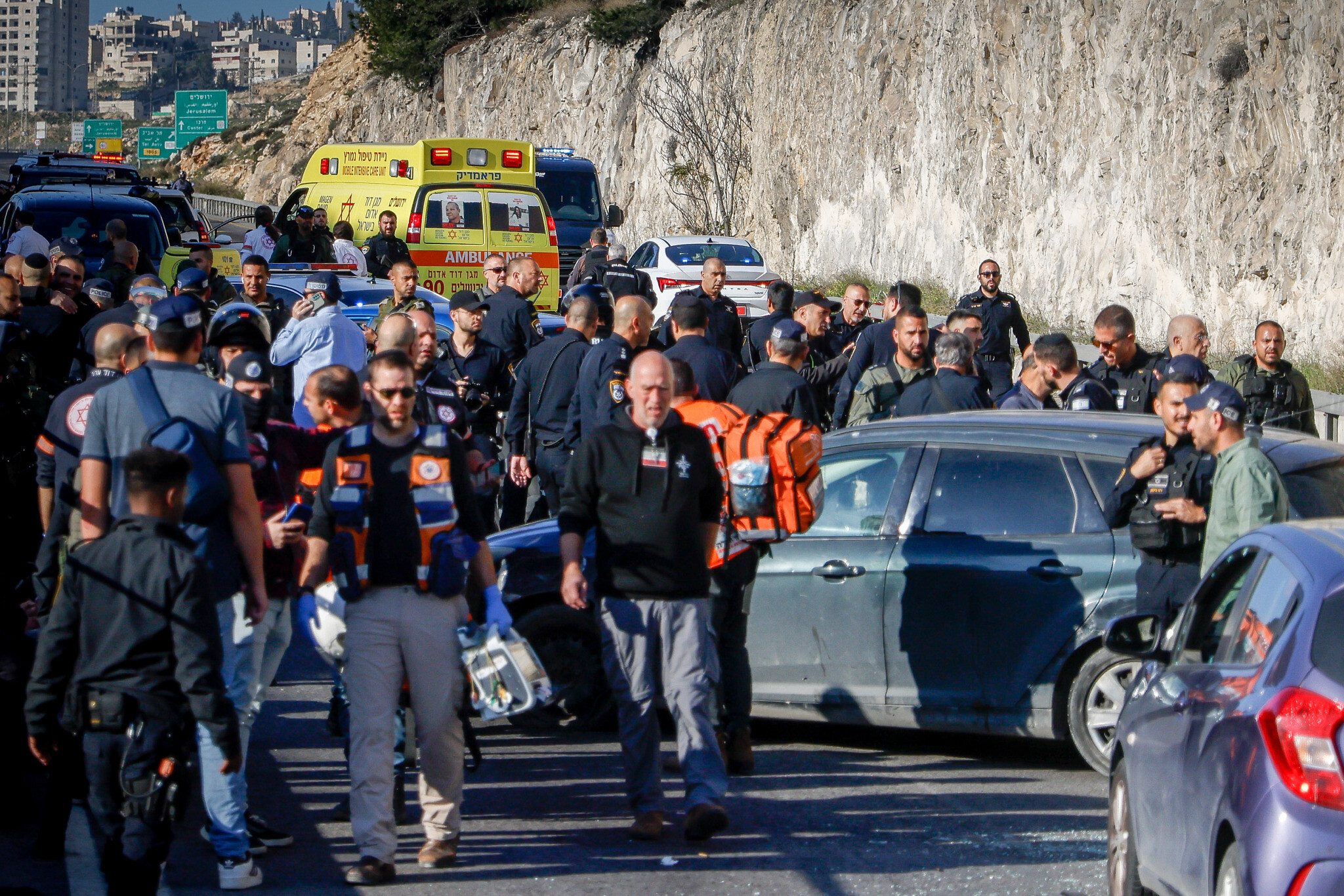 Attentato a un checkpoint vicino Gerusalemme: un morto e undici feriti