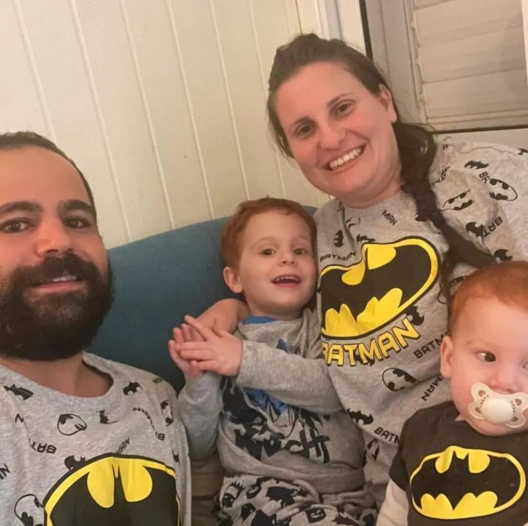 L’appello dei creatori di Batman per la liberazione del piccolo fan, Ariel Bibas, e di tutti gli ostaggi