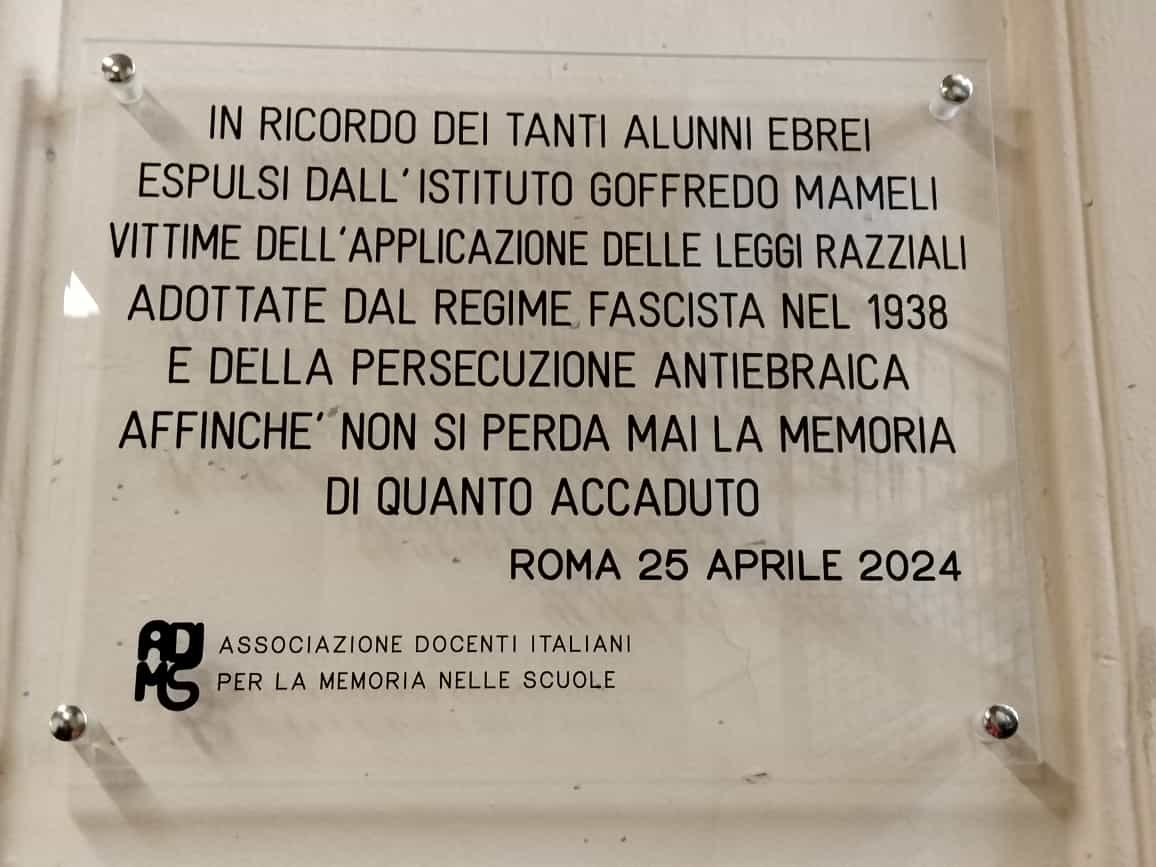 Apposta una targa alla Scuola Goffredo Mameli in ricordo dei docenti e degli alunni espulsi nel 1938