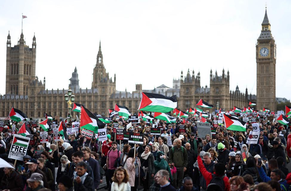Regno Unito sotto accusa: milioni di sterline in aiuti umanitari finiti a Hamas