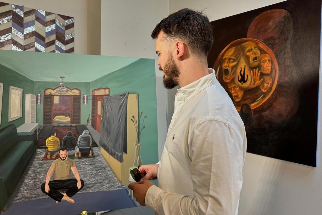 L’ex ostaggio Andrei Kozlov trasforma il dolore in espressione artistica
