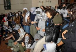 Proteste propal alla Columbia University: studenti prendono d’assalto e occupano la biblioteca