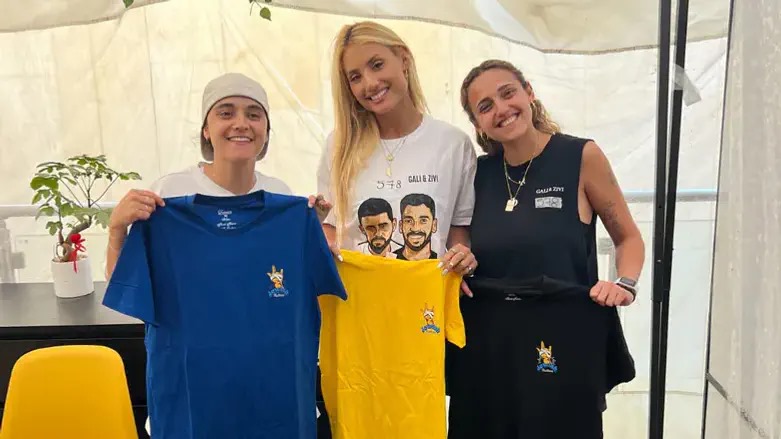 “Jewish Resilience”: Montana Tucker lancia una nuova campagna con gli ex ostaggi Damari e Gonen “Jewish Resilience”: Montana Tucker lancia una nuova campagna con gli ex ostaggi Damari e Gonen