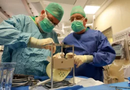 Impiantato con successo il primo cuore artificiale totale in Israele