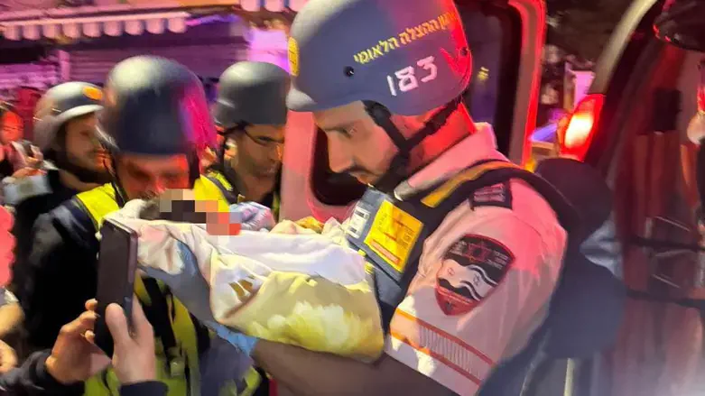 Tel Aviv, tratto in salvo un neonato di quattro giorni dopo un attacco missilistico