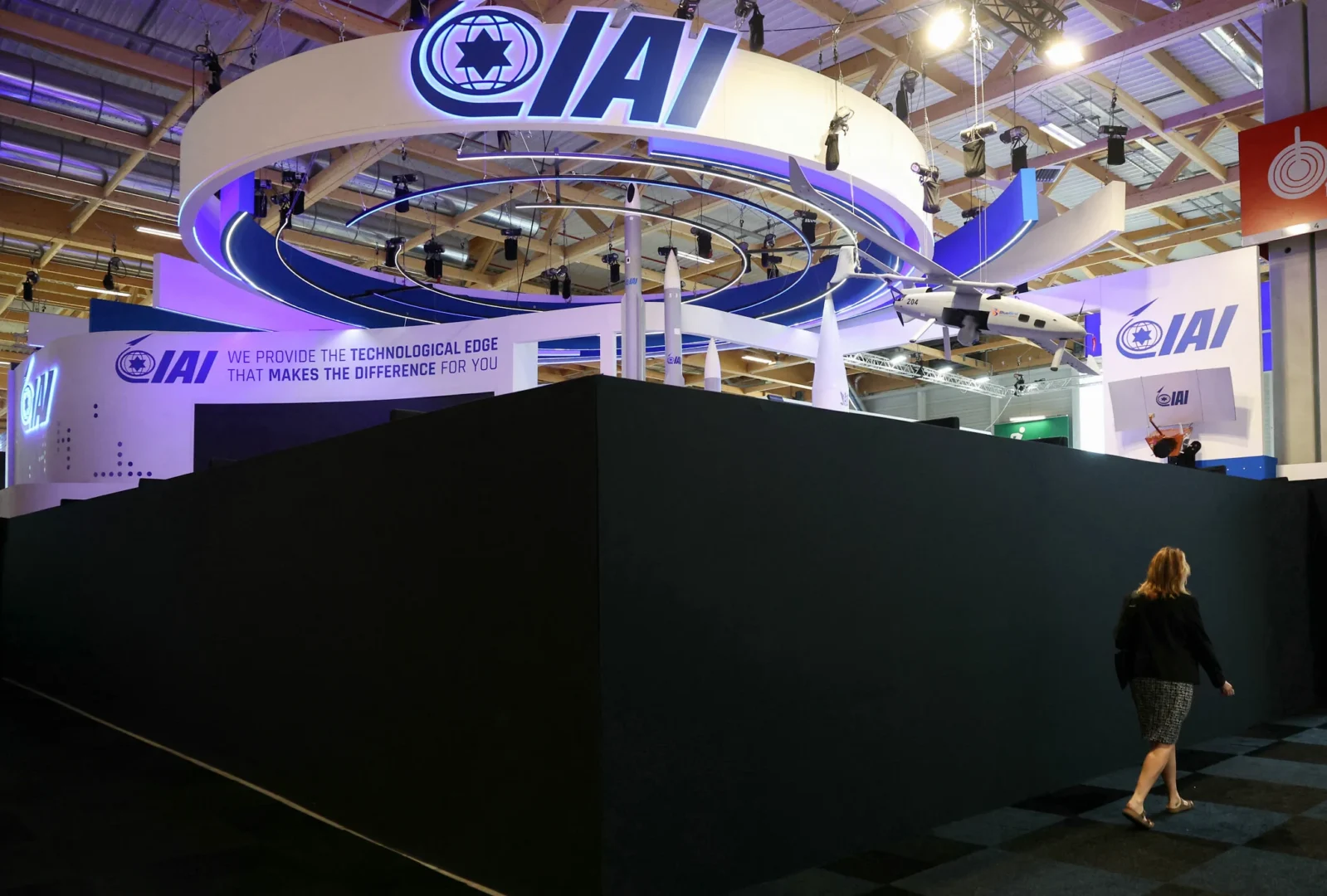 Salone aeronautico, il governo francese oscura gli stand israeliani. Il Direttore Baram: “scandaloso e senza precedenti”