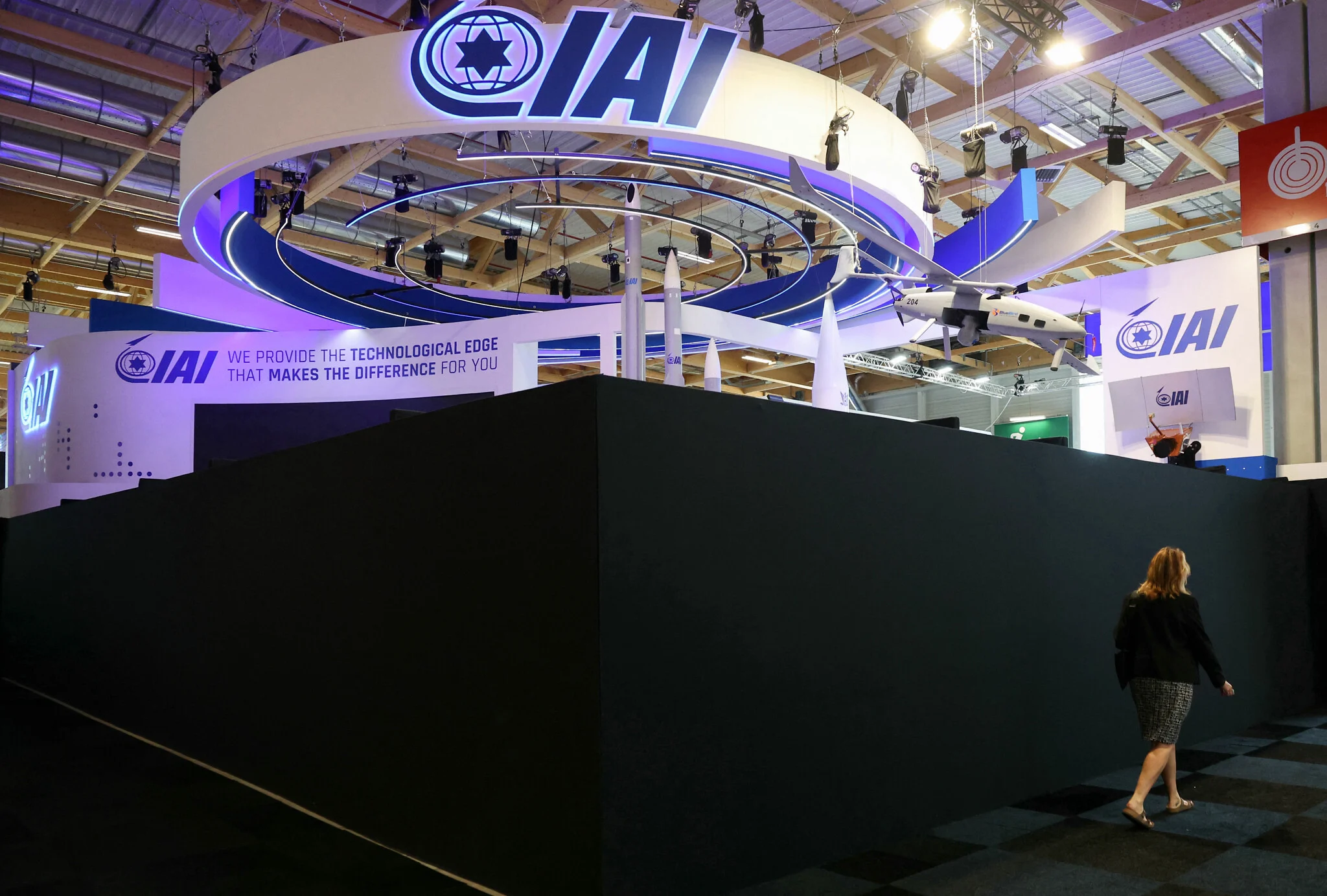 Salone aeronautico, il governo francese oscura gli stand israeliani. Il Direttore Baram: “scandaloso e senza precedenti”