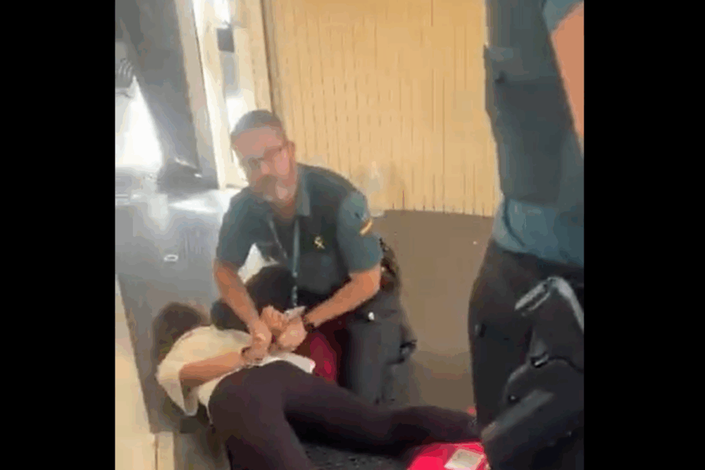 Valencia, adolescenti costretti a scendere da un volo