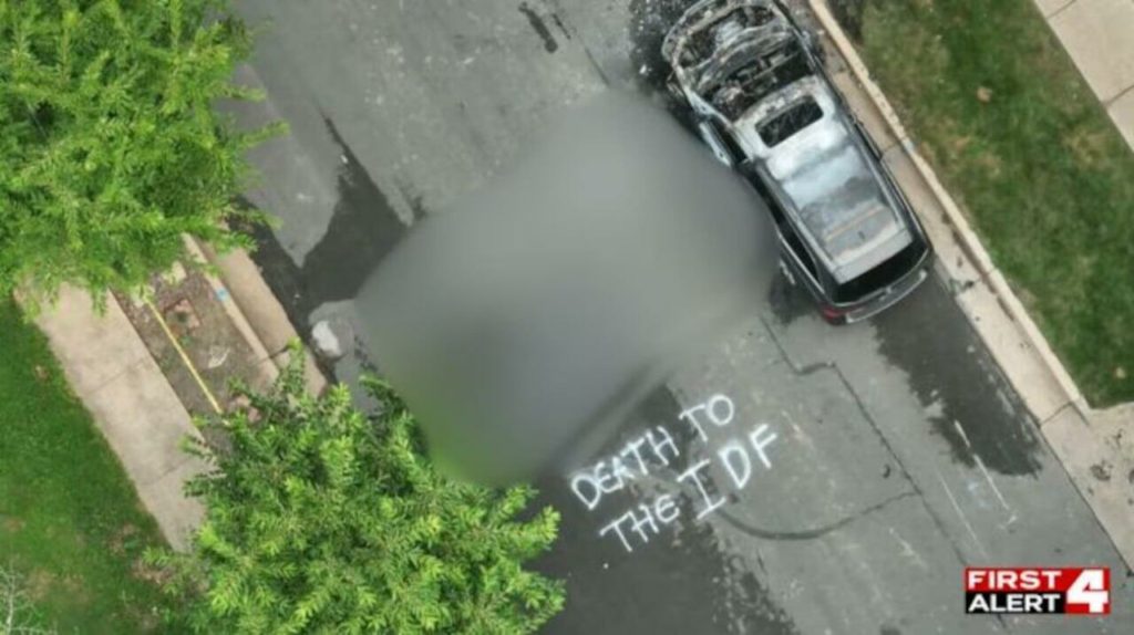 USA, auto bruciate e scritte “Morte all’IDF”: attacco antisemita contro la famiglia di un soldato israeliano