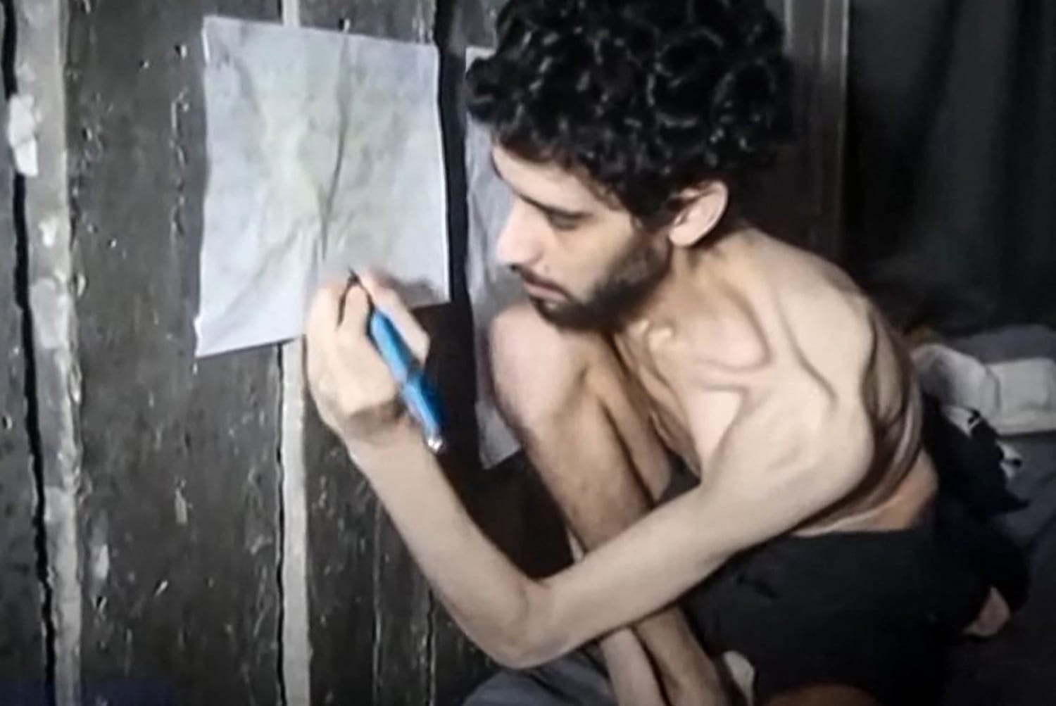 Sopravvivere con meno di 300 calorie al giorno: le conseguenze della fame sugli ostaggi di Hamas Sopravvivere con meno di 300 calorie al giorno: le conseguenze della fame sugli ostaggi di Hamas