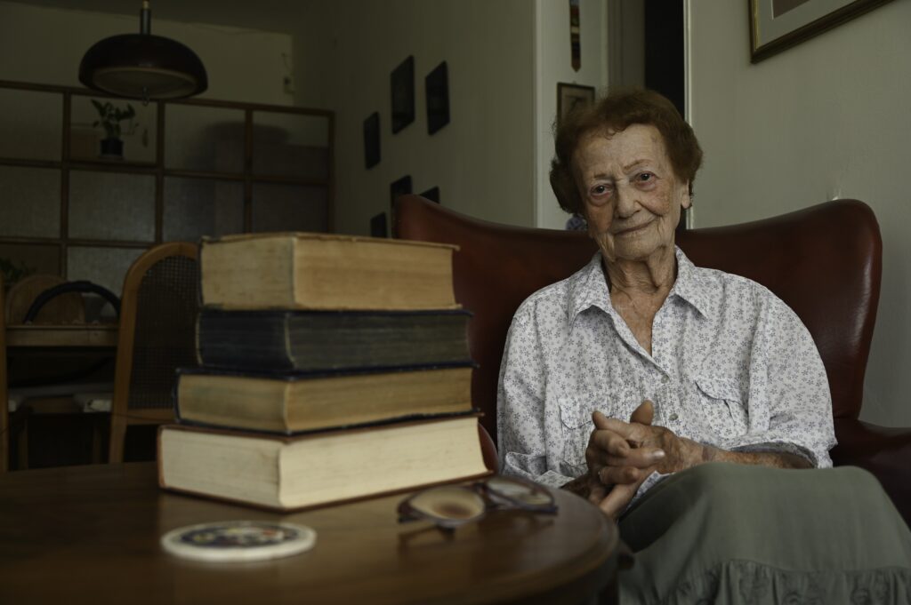 Addio alla sopravvissuta alla Shoah Dita Kraus. Custodì la biblioteca clandestina di Auschwitz