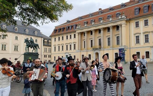 Dalla memoria alla musica: la lingua yiddish torna a vivere in Germania Dalla memoria alla musica: la lingua yiddish torna a vivere in Germania
