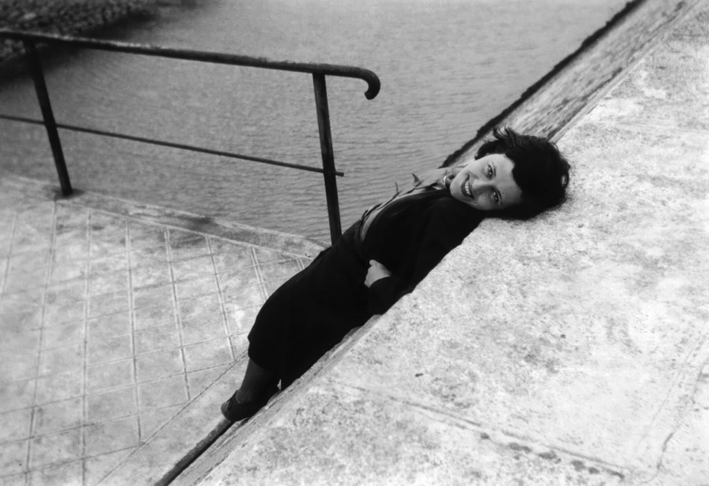 Lo sguardo vagabondo di Denise Bellon in mostra a Parigi al MahJ