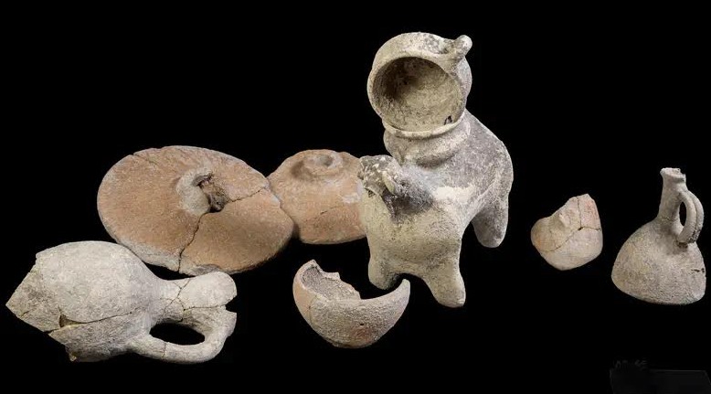 Israele: archeologi scoprono la più antica “cantina” della regione e un raro tesoro rituale cananeo Israele: archeologi scoprono la più antica “cantina” della regione e un raro tesoro rituale cananeo