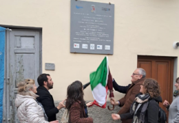 Una targa in memoria di Carolina Milani, unica non ebrea deportata il 16 ottobre 1943