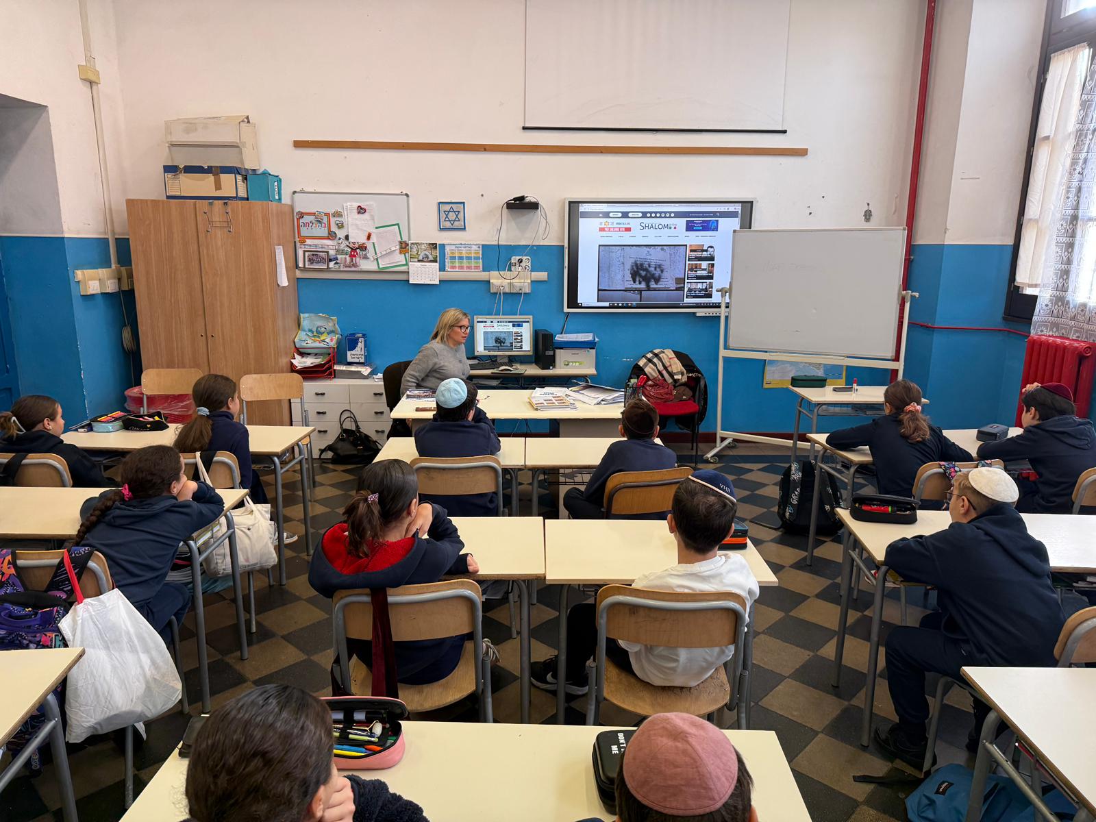 Quando la classe diventa redazione: una mattinata di giornalismo alla scuola ebraica di Roma