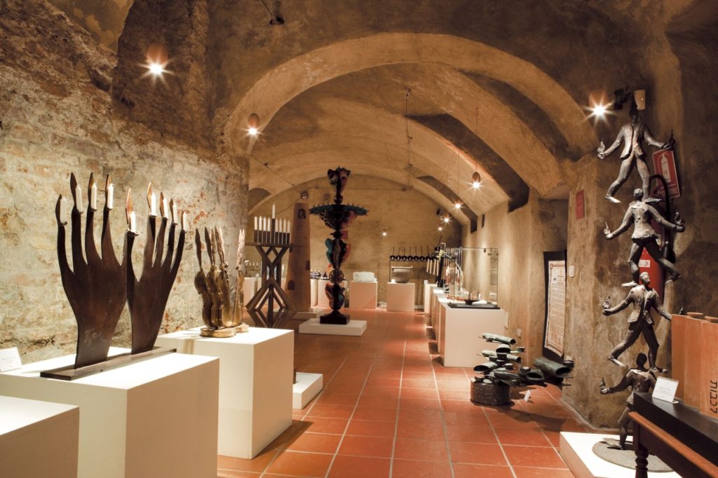 Chanukkah a Casale Monferrato, luce e speranza nell'opera di Ruth Beracha