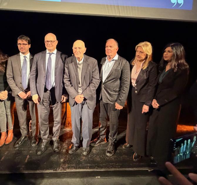 Sami Modiano si racconta ai ragazzi delle scuole italiane Sami Modiano si racconta ai ragazzi delle scuole italiane