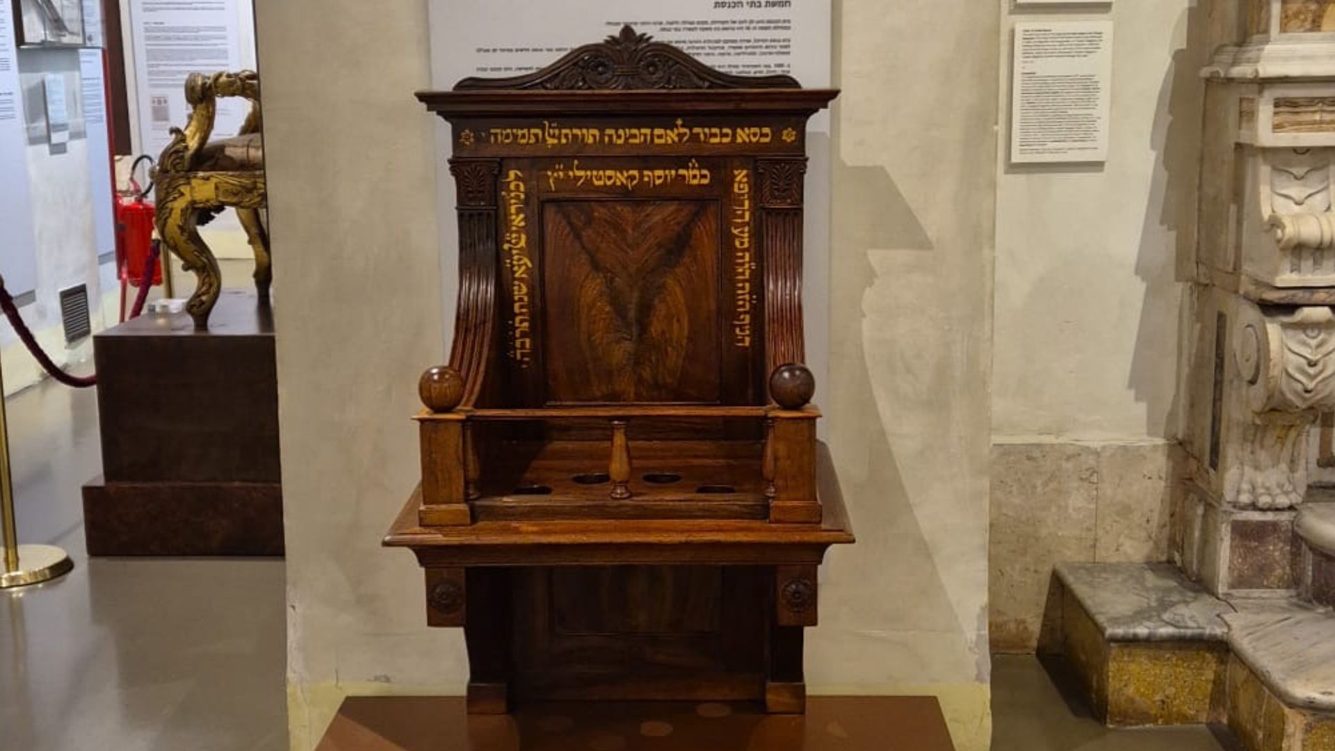 Il ritrovamento di un antico seggio Il ritrovamento di un antico seggio