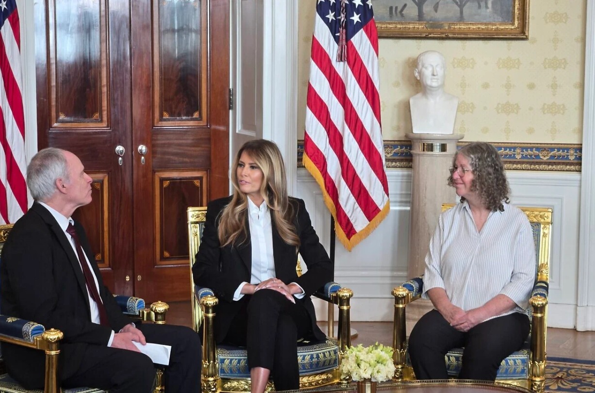 Melania Trump incontra alla Casa Bianca gli ex ostaggi Aviva e Keith Siegel